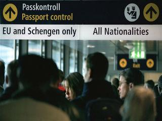 Το κολοσσιαίο πρόβλημά της είναι η πλήρης ανικανότητα της υπετροφικής κρατικής μηχανής να ανταποκριθεί στοιχειωδώς στις υποχρεώσεις της. 